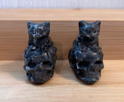 Yooperlite Skull with Cat