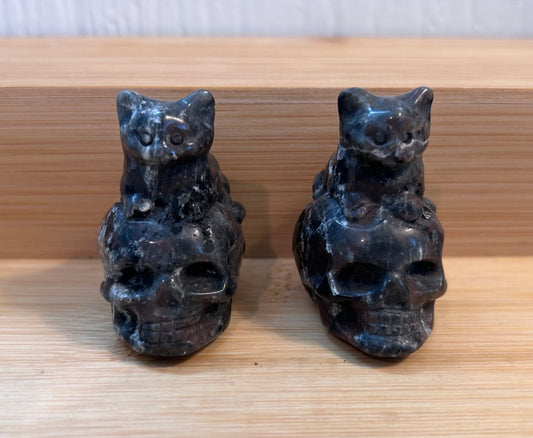 Yooperlite Skull with Cat