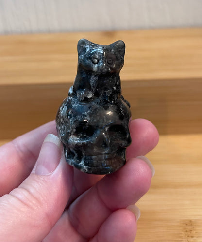 Yooperlite Skull with Cat